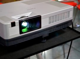 Cara Menyambungkan Laptop Ke Proyektor