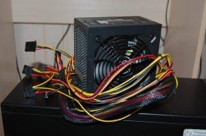 power supply perangkat untuk menyalurkan listrik pada komputer