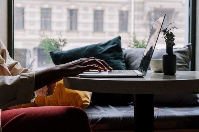 6 Cara Mengatasi Layar Laptop Mati Tapi Mesin Nyala