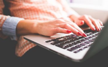 cara membuat 2 halaman menjadi 1 di word