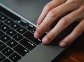 cara mengatasi keyboard laptop mengetik sendiri