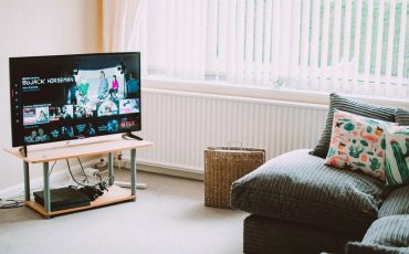 cara membersihkan kaca tv led