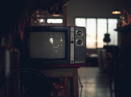 bagaimana cara memperbaiki tv yang tidak ada gambarnya