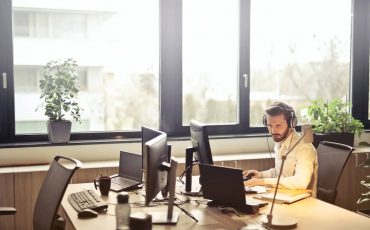 cara menghubungkan anycast ke laptop windows 10