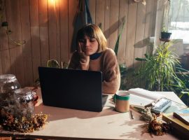 cara mengatasi laptop restart lama
