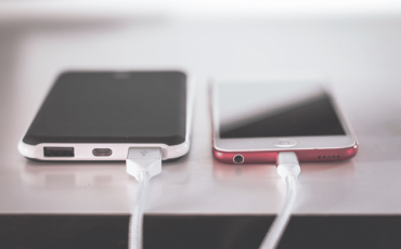 cara membedakan charger asli dan palsu