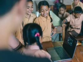 perbedaan chromebook dengan laptop