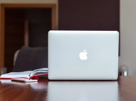 perbedaan macbook dan laptop