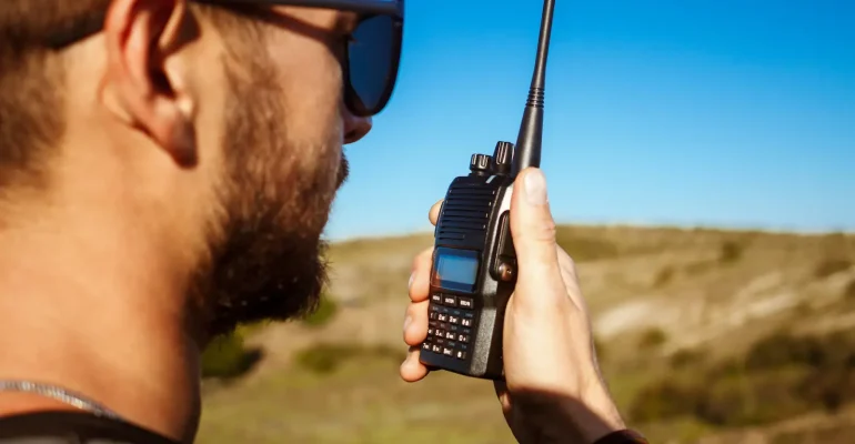 perbedaan walky talky dan handy talky
