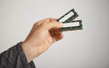 cara pasang ssd di laptop