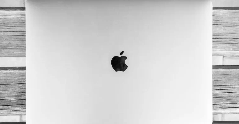 perbedaan macbook air dan pro
