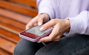 cara menghilangkan goresan di layar hp