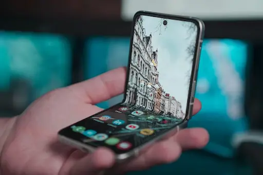 perbedaan samsung z flip dan fold