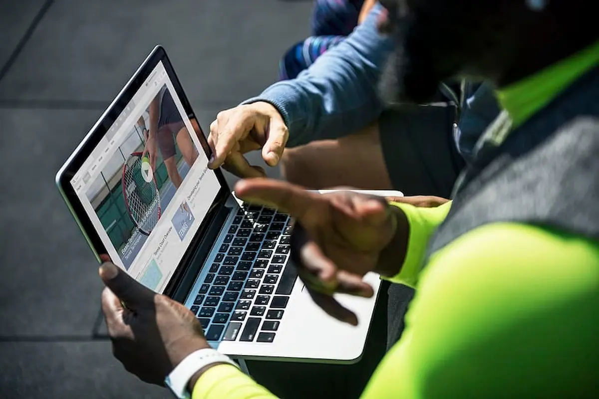keuntungan sewa laptop dibanding beli baru