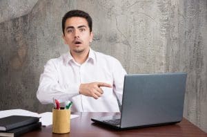 bercak putih di layar laptop