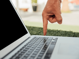 apakah laptop harus dimatikan setiap hari