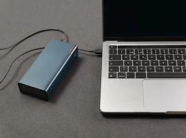 efek mengecas laptop sambil dipakai