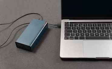 efek mengecas laptop sambil dipakai